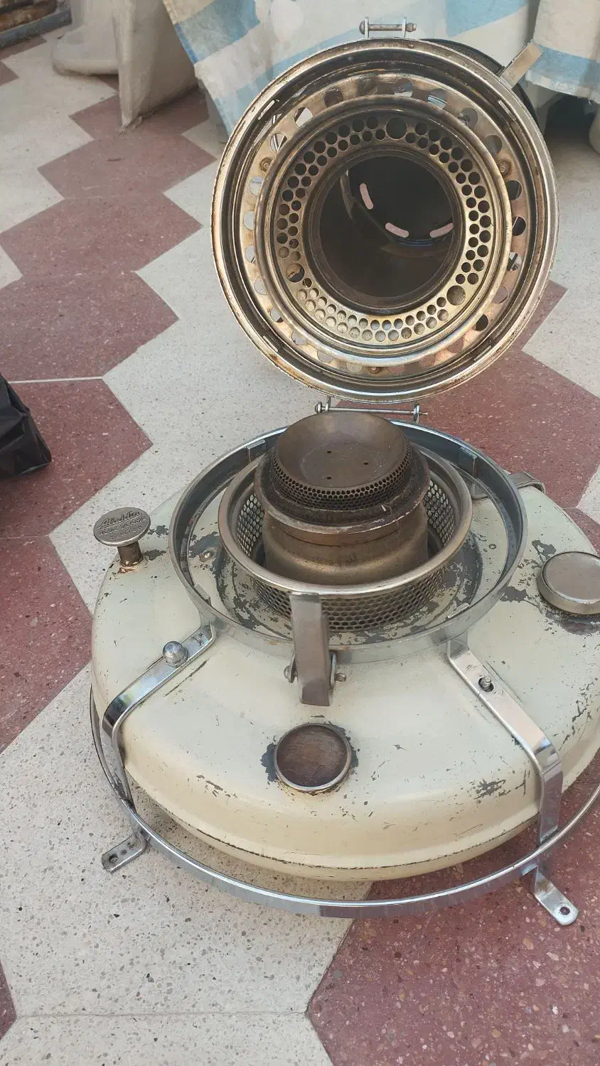 علا الدین در حد نو سالم دو رنگ نسوز عالی|بخاری، هیتر، شومینه|شیراز, کوشک میدان|دیوار