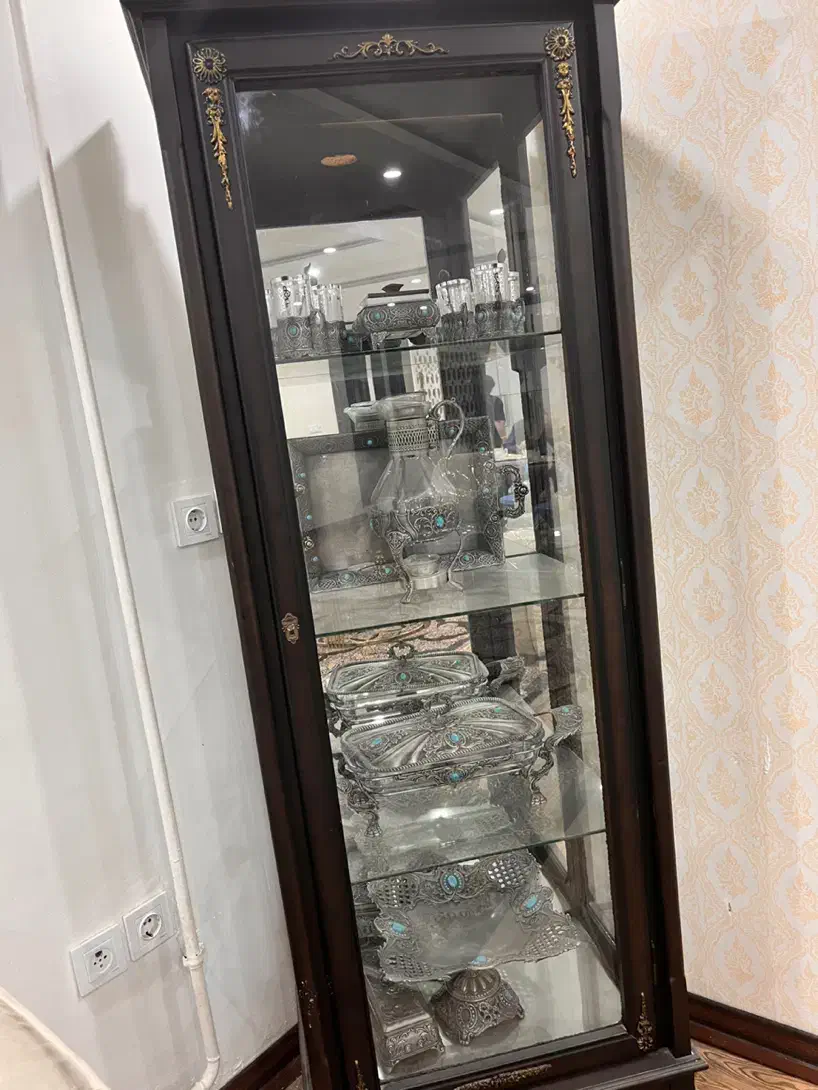 بوفه همراه با ظروف ۳۰۰۰۰۰۰|بوفه، ویترین، کنسول|اهواز, آریاشهر|دیوار