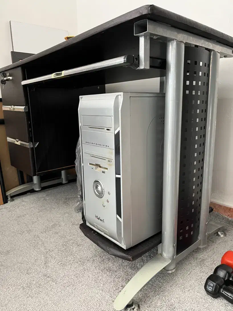 میز کامپیوتر یا احریر|میز تحریر و کامپیوتر|ساری, |دیوار