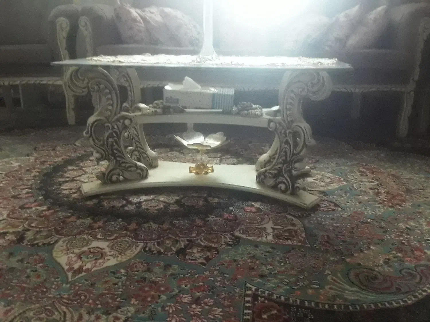 مبل سلطنطی ۹ نفره کم کارکرده با میزعسلی|مبلمان خانگی و میز عسلی|ساوه, |دیوار