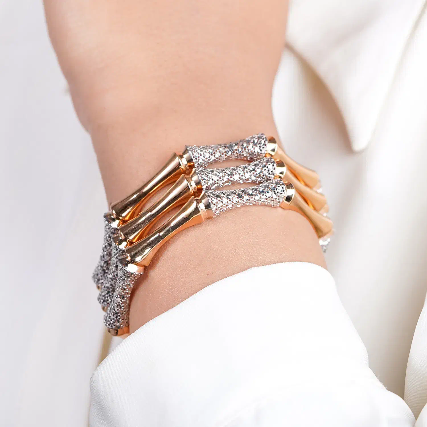 النگوی بونی|جواهرات|قم, نیروگاه|دیوار