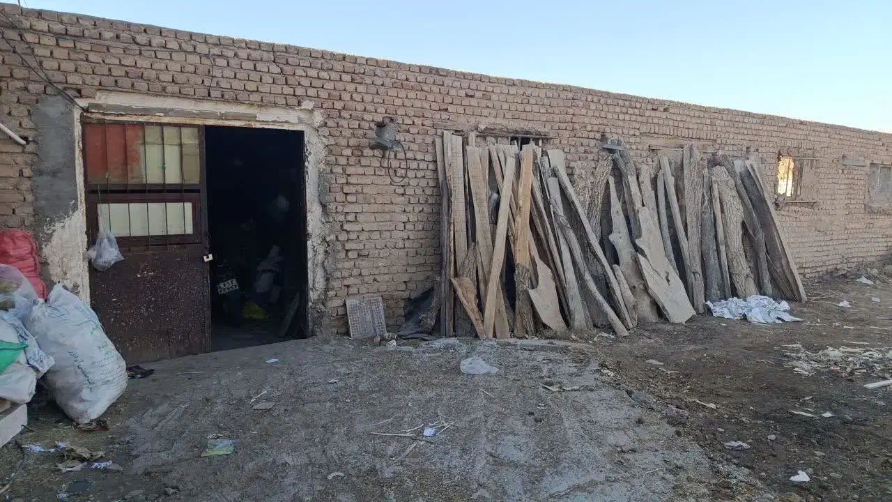 اجاره کارگاه|اجارهٔ دفتر صنعتی، کشاورزی، تجاری|قم, کوه سفید|دیوار