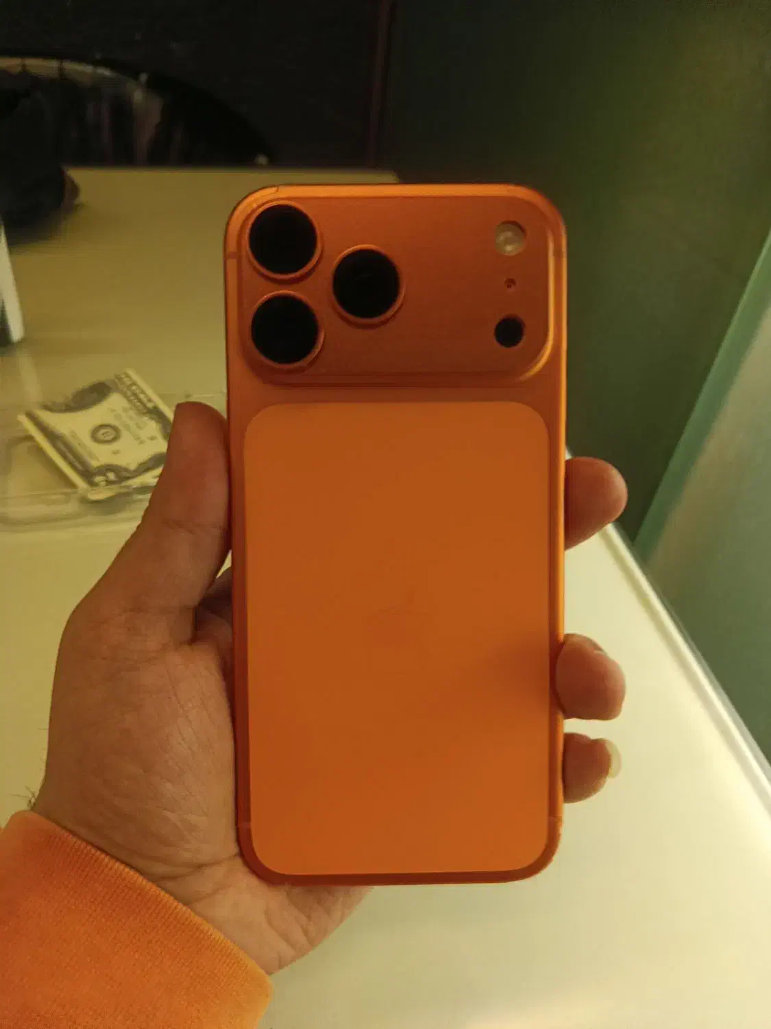 ۱۰ بار شارژ iphone 17 pro max 256zaa|موبایل|تهران, نعمتآباد|دیوار