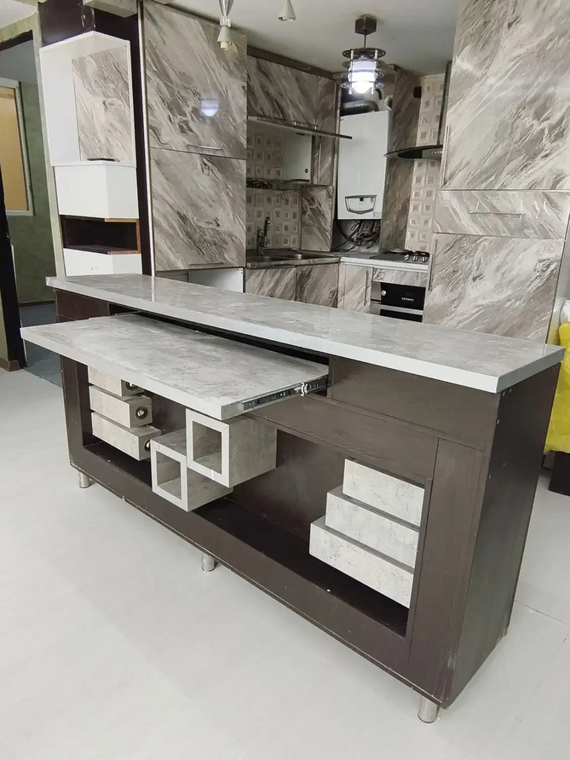 میز اوپن دارای کابینت|میز و صندلی غذاخوری|صدرا-فارس, فاز ۱|دیوار