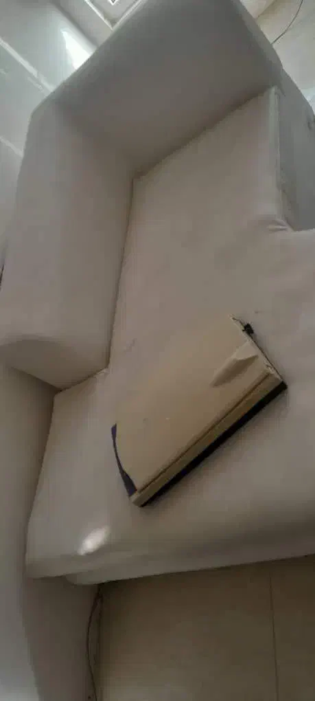 مبلمان طرح چرم سفید|مبلمان خانگی و میز عسلی|گنبد کاووس, |دیوار