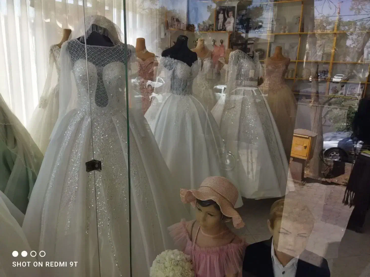 قصرعروس فارا|خدمات پذیرایی، مراسم|کاشان, معلم|دیوار