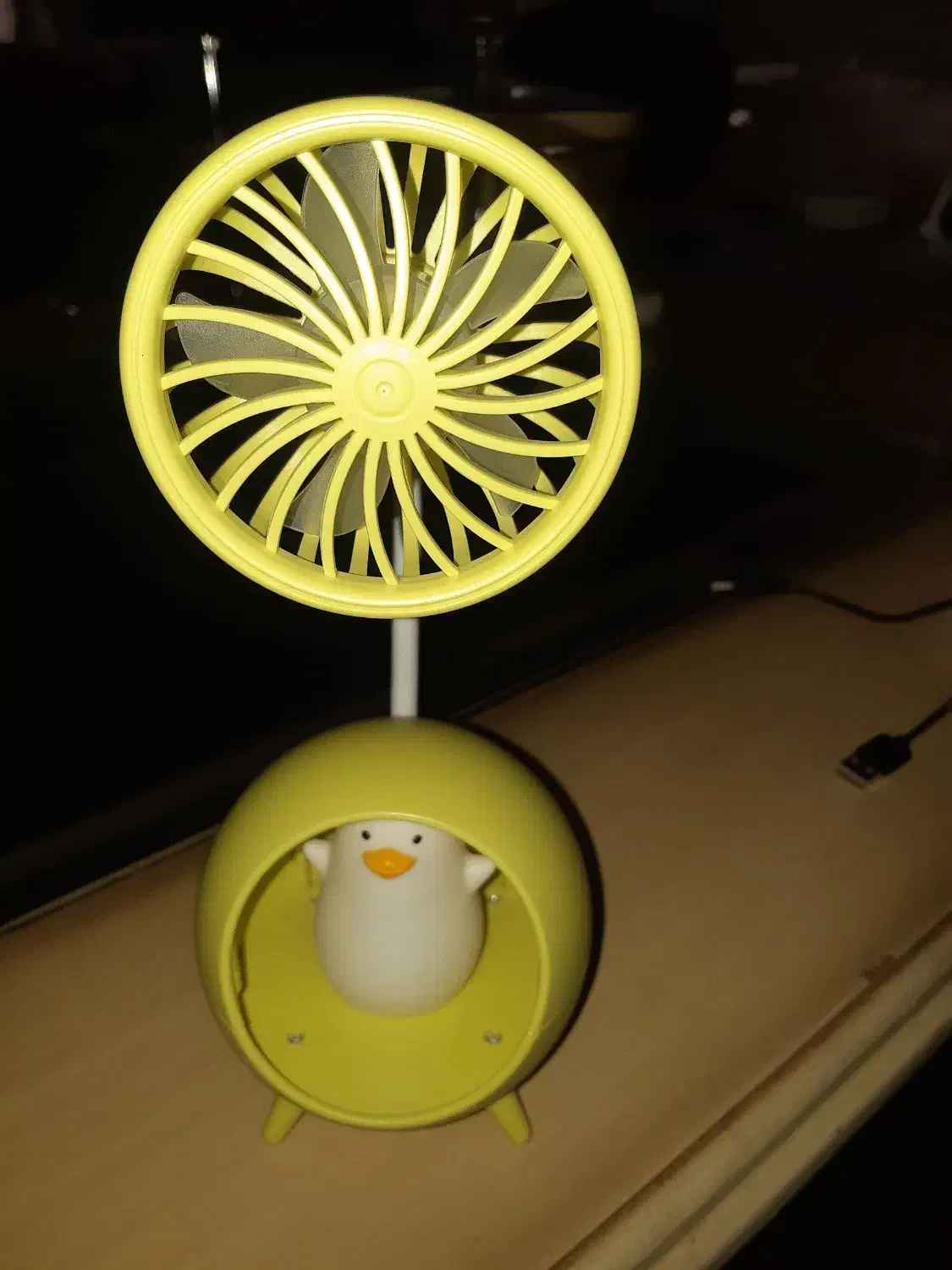 پنکه شارژی|پنکه و تصفیه‌کنندهٔ هوا|شاهین‌شهر, خانه کارگر|دیوار