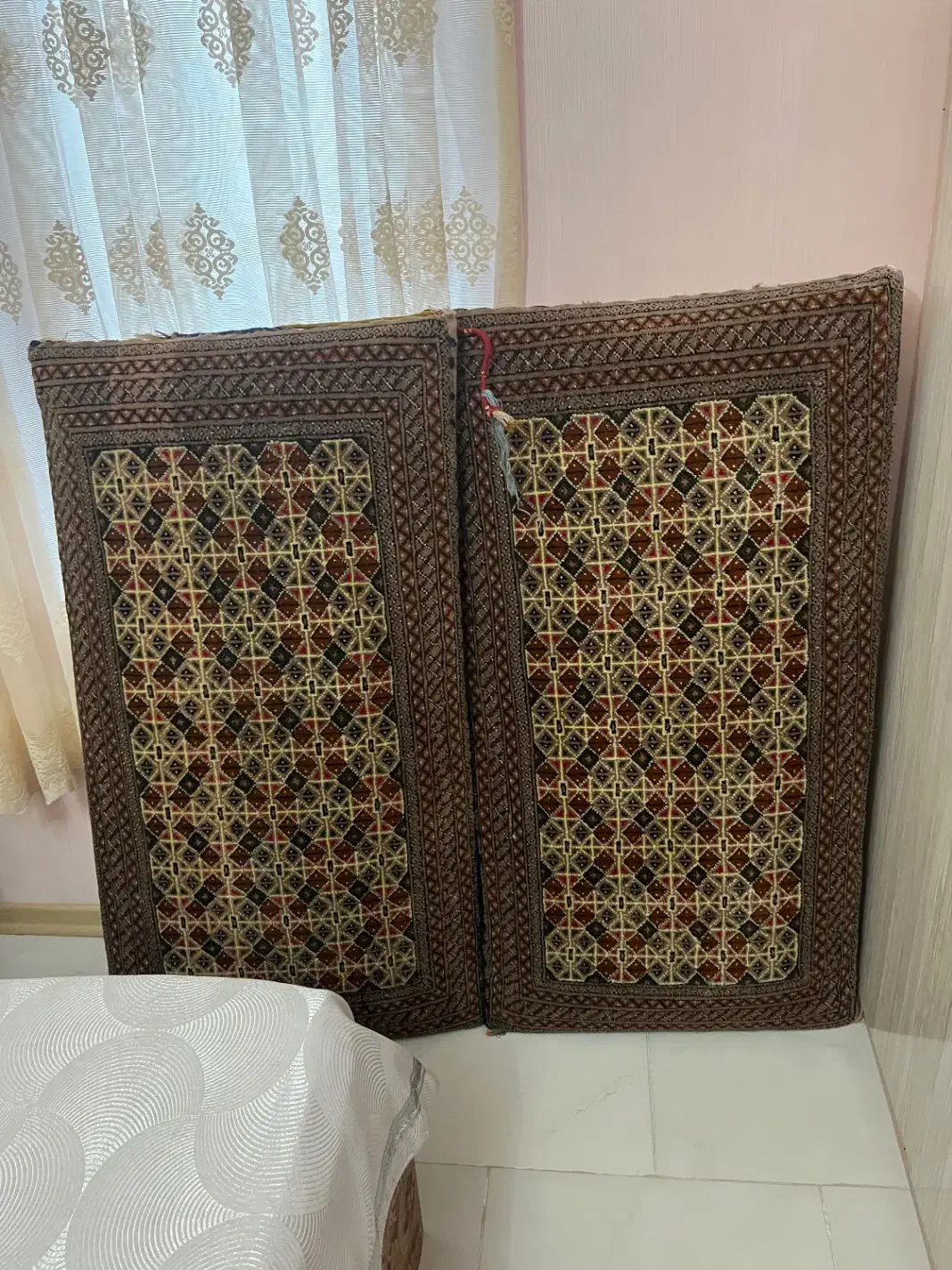 دو‌عدد سالم رویه فرش|روفرشی|خوی, |دیوار