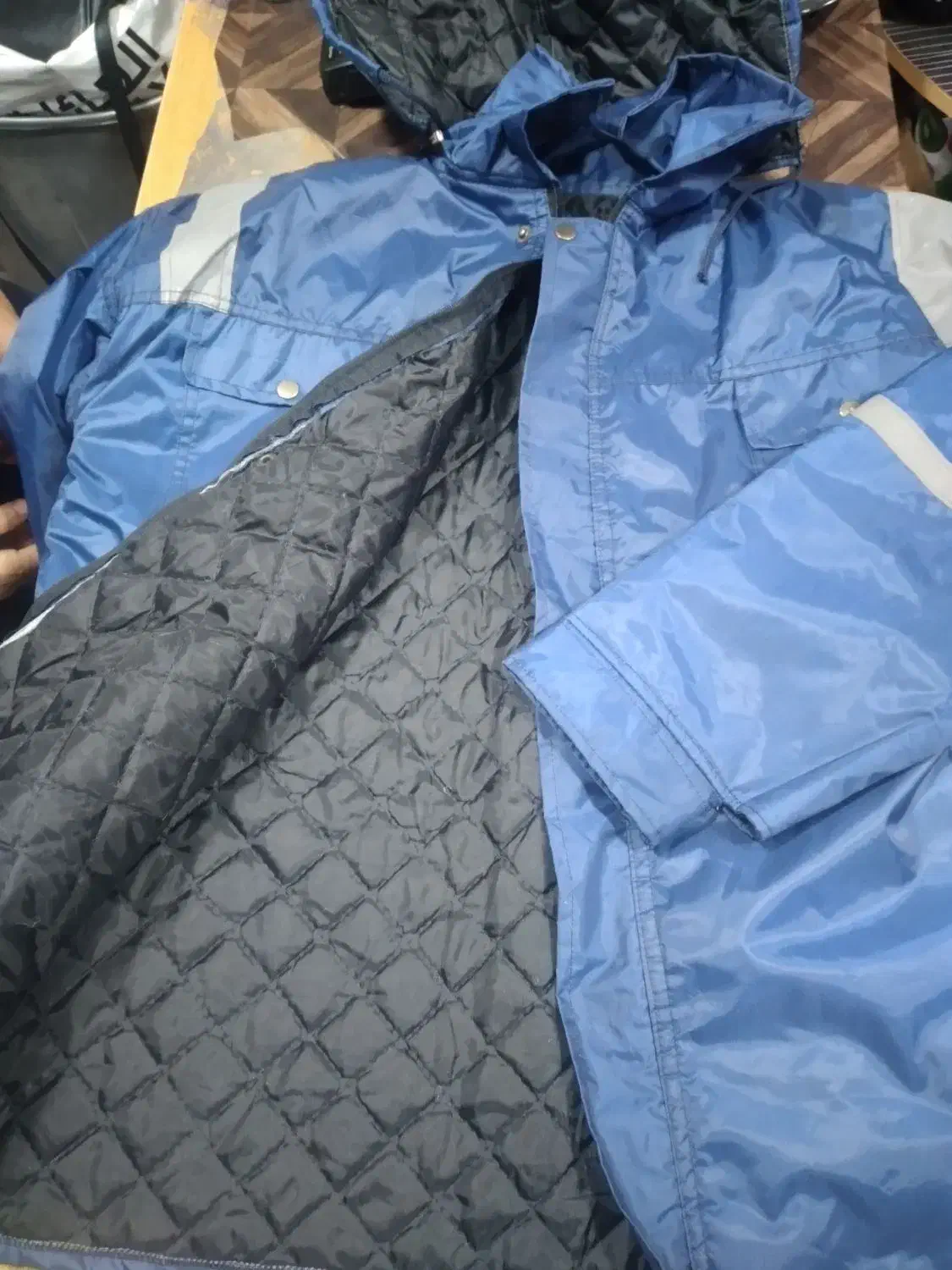 کابشن بارونی|لباس|اهواز, شهرک دانشگاه|دیوار