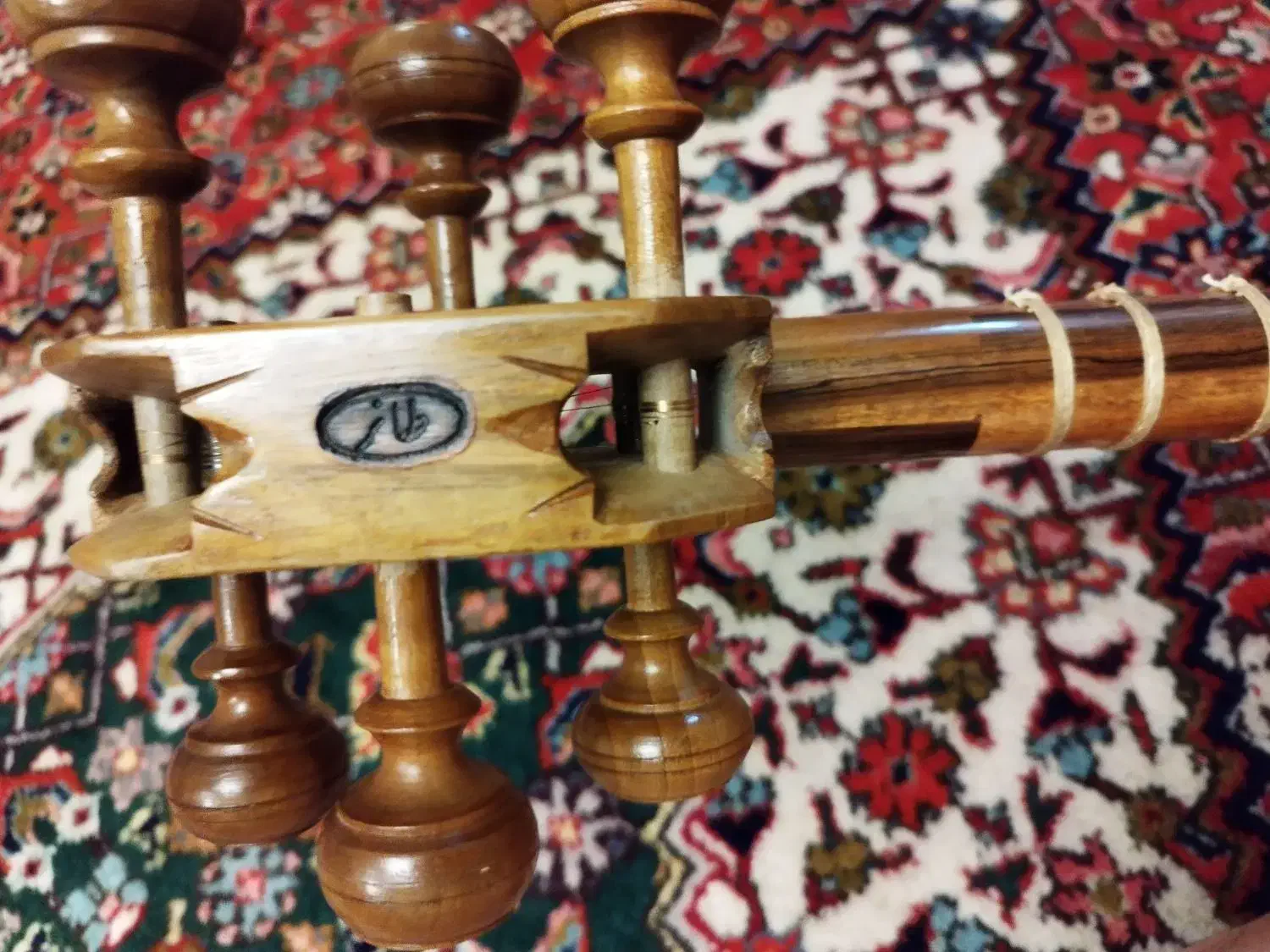 تار ایرانی استاد حسین نژاد (طایر)|سازهای سنتی|تبریز, |دیوار