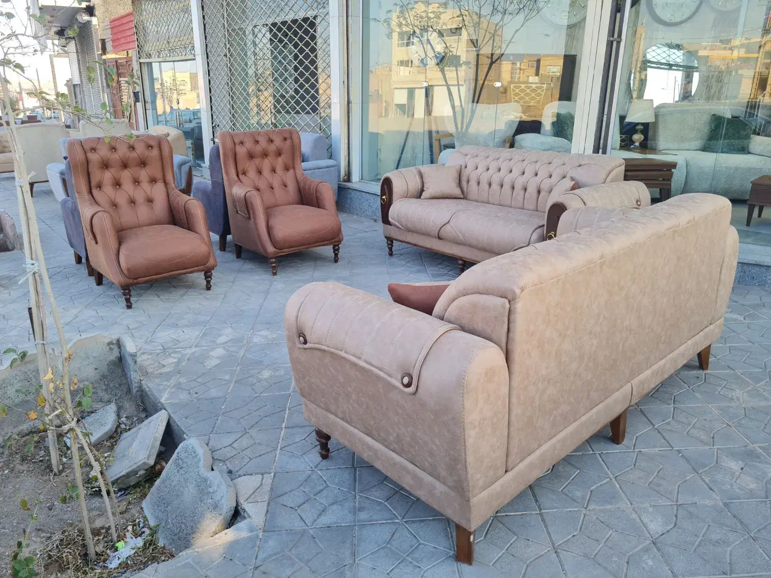 مبل چستر ( جدید ) کرم و قهوه ای|مبلمان خانگی و میز عسلی|بیرجند, |دیوار