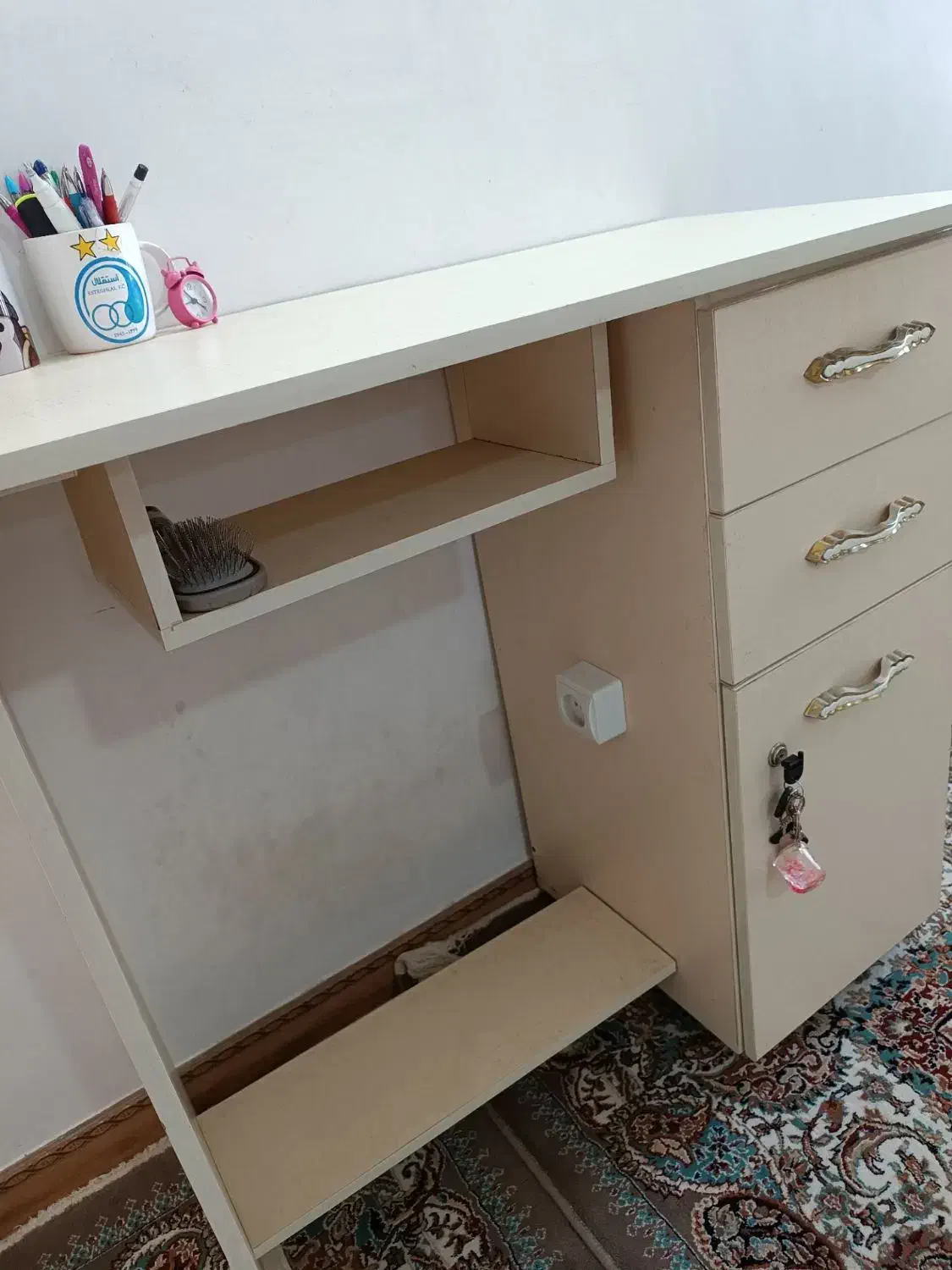 میز تحریر|میز تحریر و کامپیوتر|هشتگرد, ینگی امام|دیوار