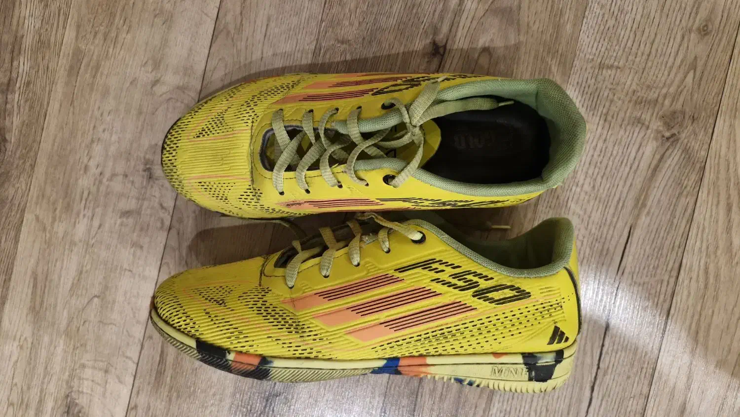 کفش فوتبال سایز ۴۲|کیف، کفش، کمربند|فردیس, خیام غربی|دیوار