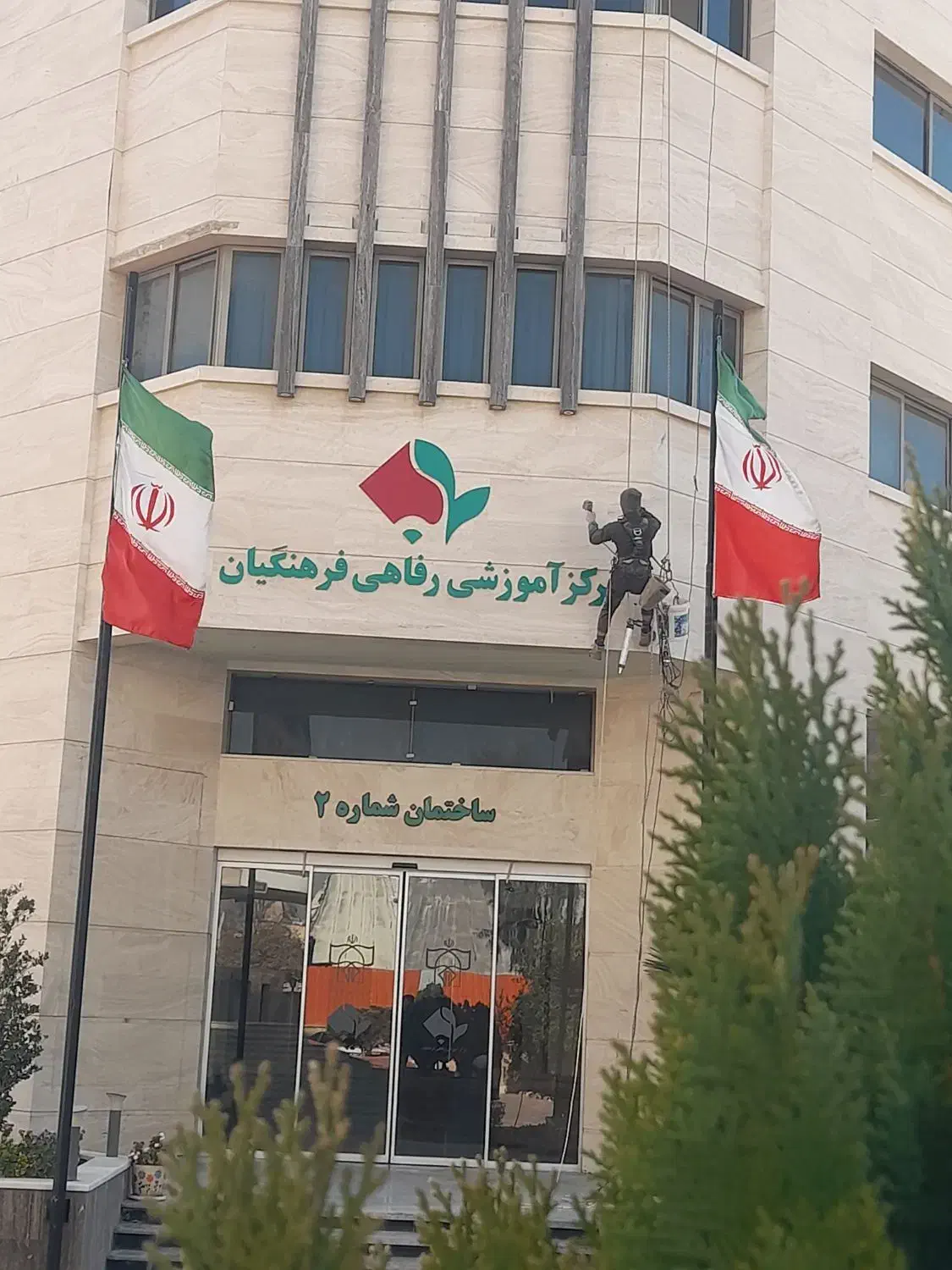 کار در ارتفاع بدون داربست|خدمات پیشه و مهارت|شیراز, شهرک فرهنگیان|دیوار