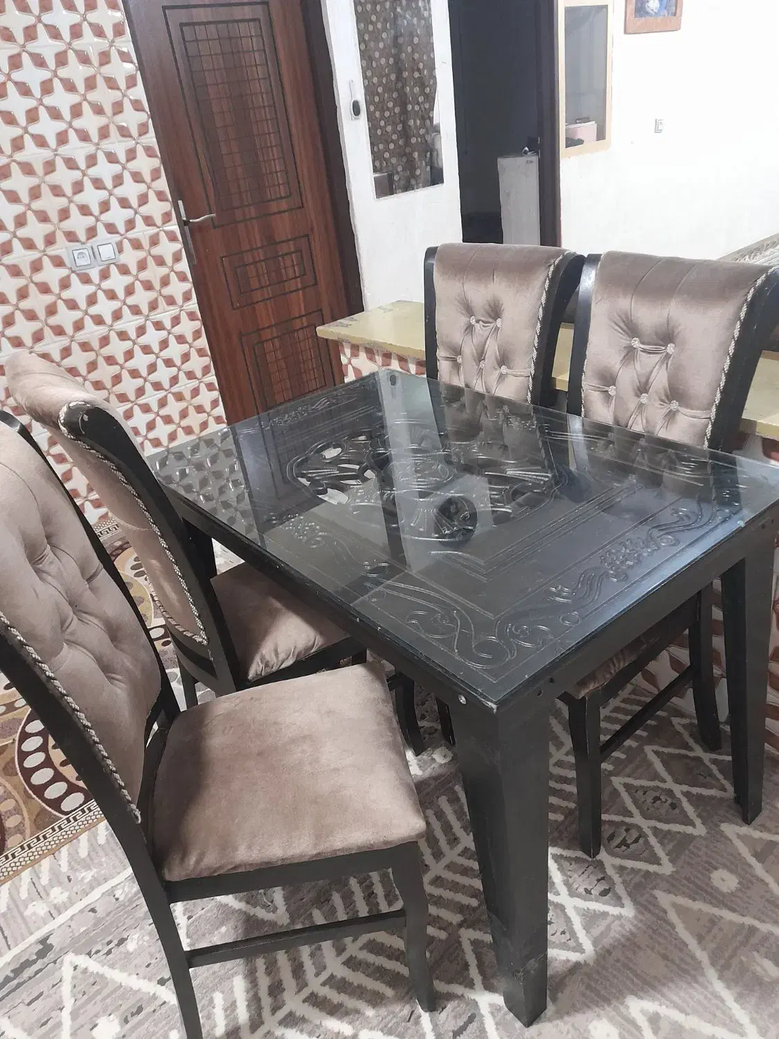 مبل اسپورت ۷ نفره و میز نهار خوری با ۴ عدد صندلی|مبلمان خانگی و میز عسلی|پاتاوه, |دیوار