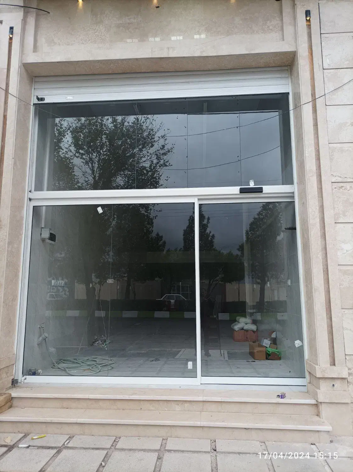 نیازمند نیروی کار  جهت نصب شیشه سکوریت|استخدام معماری، عمران و ساختمانی|رفسنجان, |دیوار