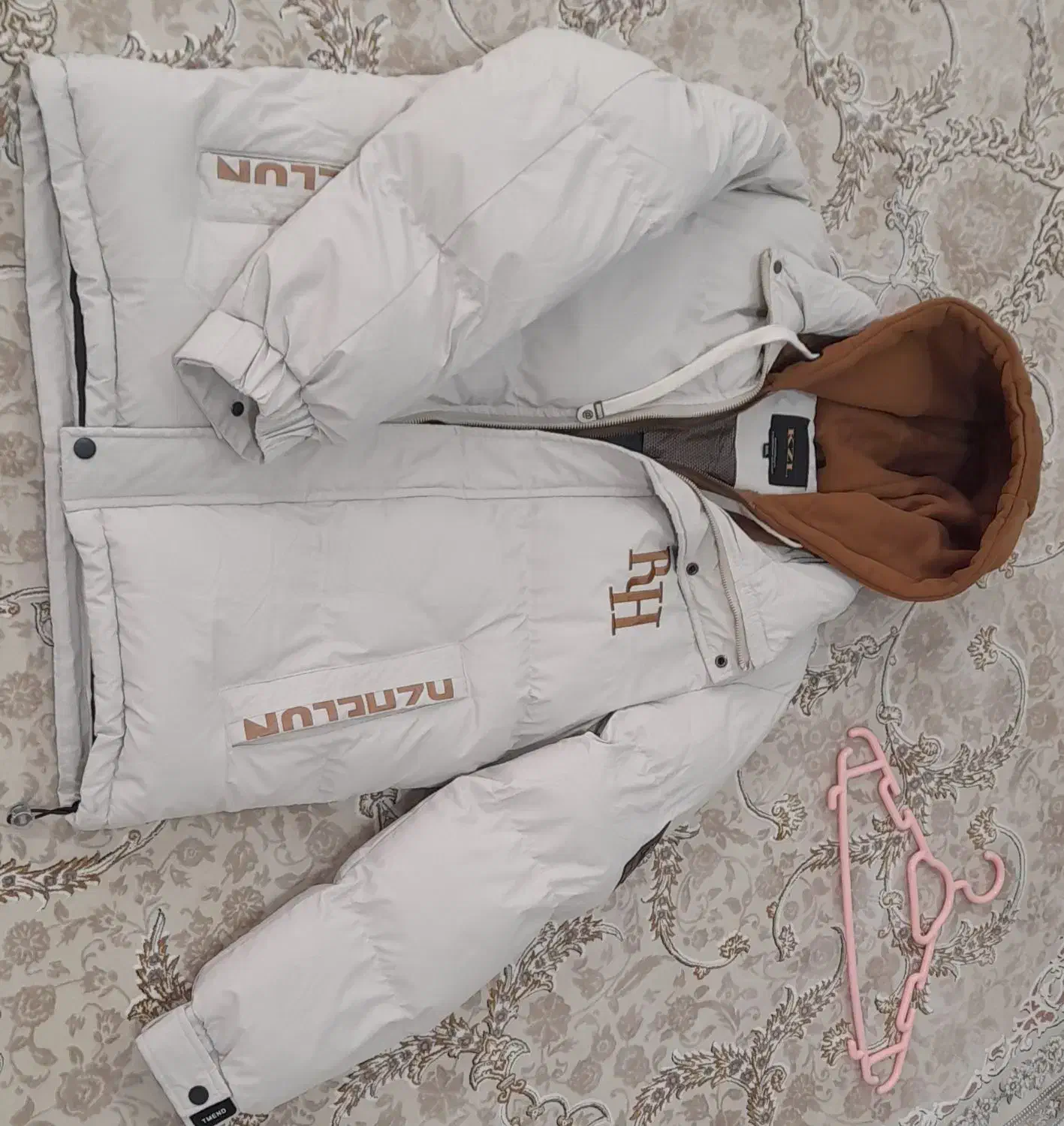 کاپشن|لباس|ملکشاهی, |دیوار