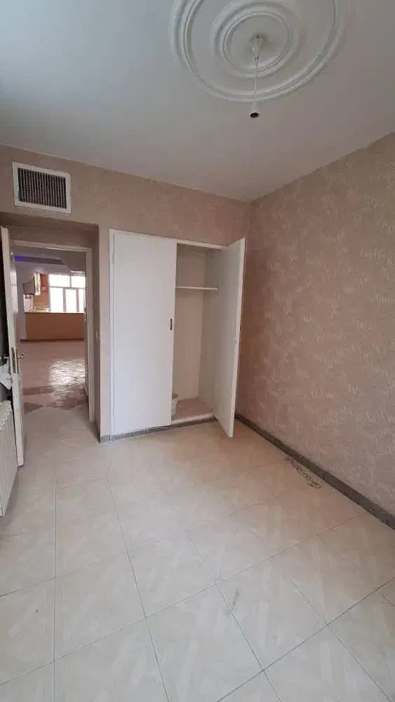 ۸۰متر/طبقه دوم/انباری/پارک موتور /قابل تبدیل