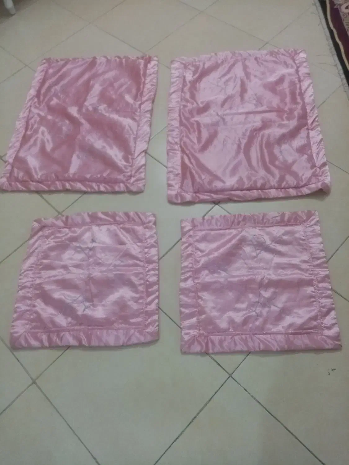 روبالشی|رختخواب، بالش، پتو|گلبهار, شهر جدید گلبهار|دیوار