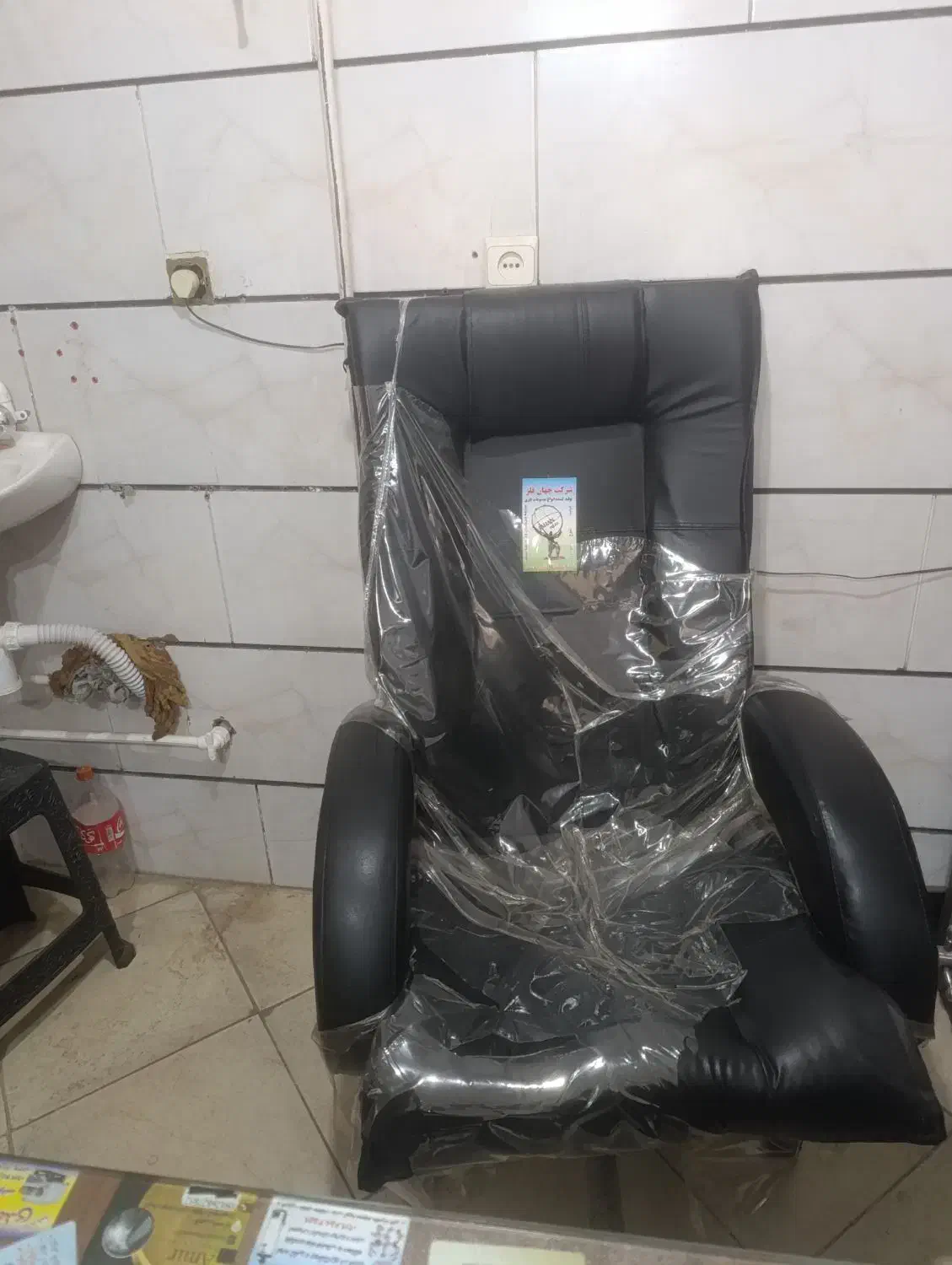 فروش میز صندلی مدیریت و تابلو ال ای دی|مبلمان اداری|قزوین, |دیوار