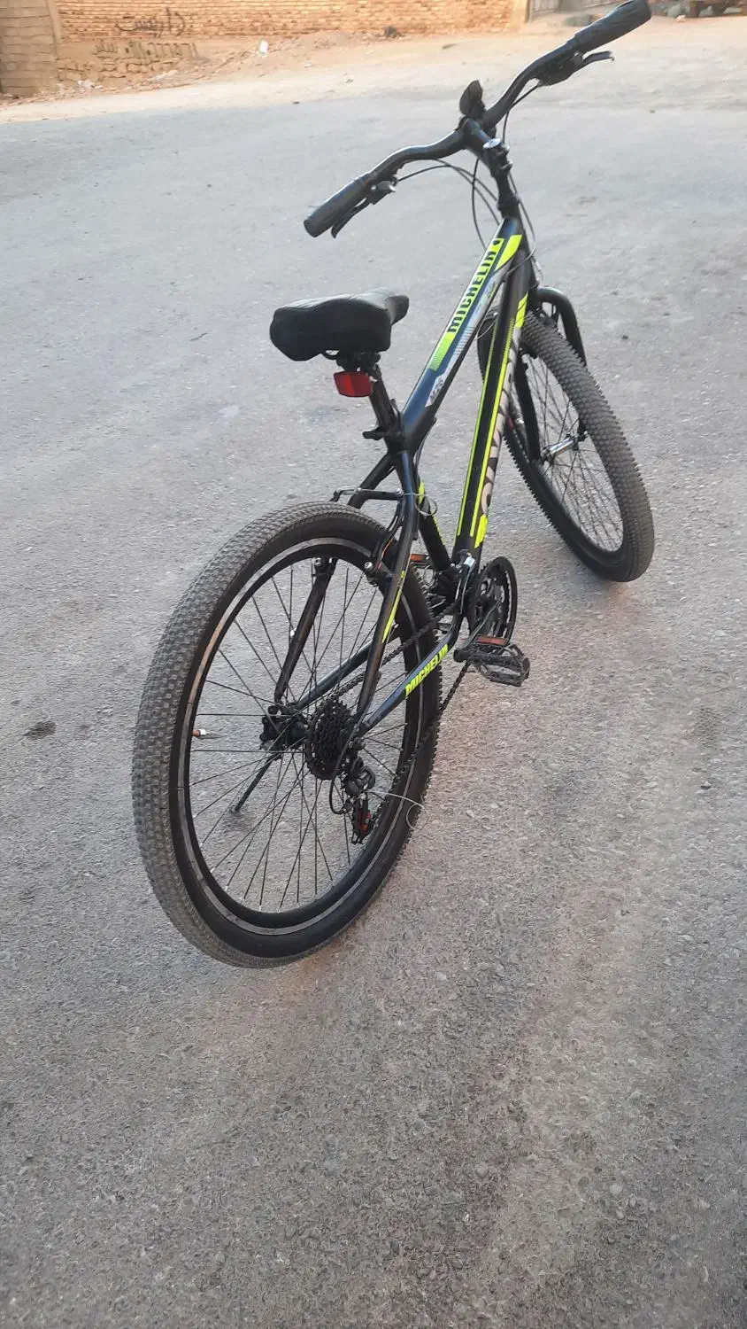 دوچرخه المپیا در حد نو|دوچرخه، اسکیت، اسکوتر|صحنه, |دیوار