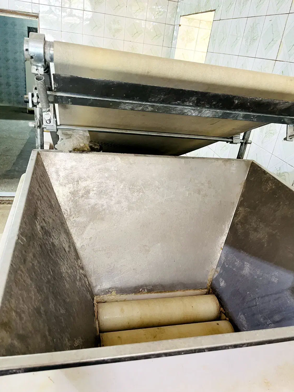 دستگاه گرد پز نان آذریاب|ماشین‌آلات صنعتی|آغاجاری, |دیوار