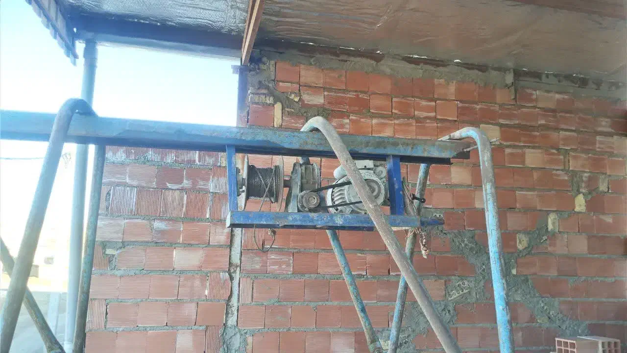 بالابر تک فاز|ماشین‌آلات صنعتی|بافت, |دیوار