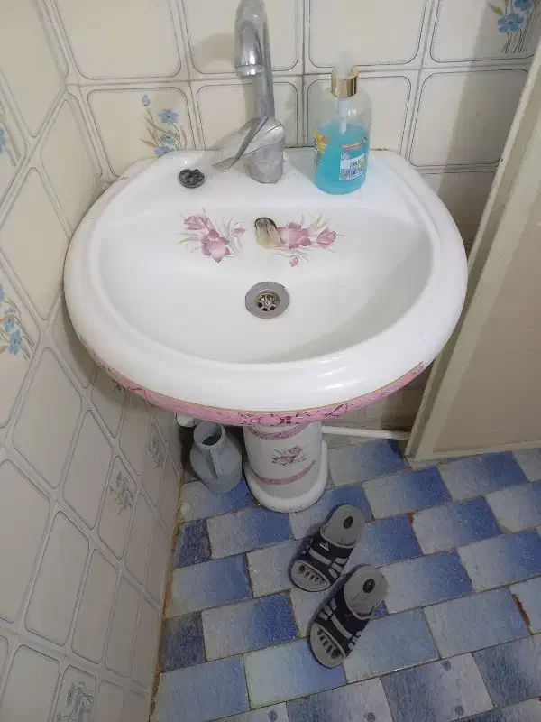 روشویی یکی بزرگ و یکی کوچک|لوازم سرویس بهداشتی|خرم‌آباد, |دیوار