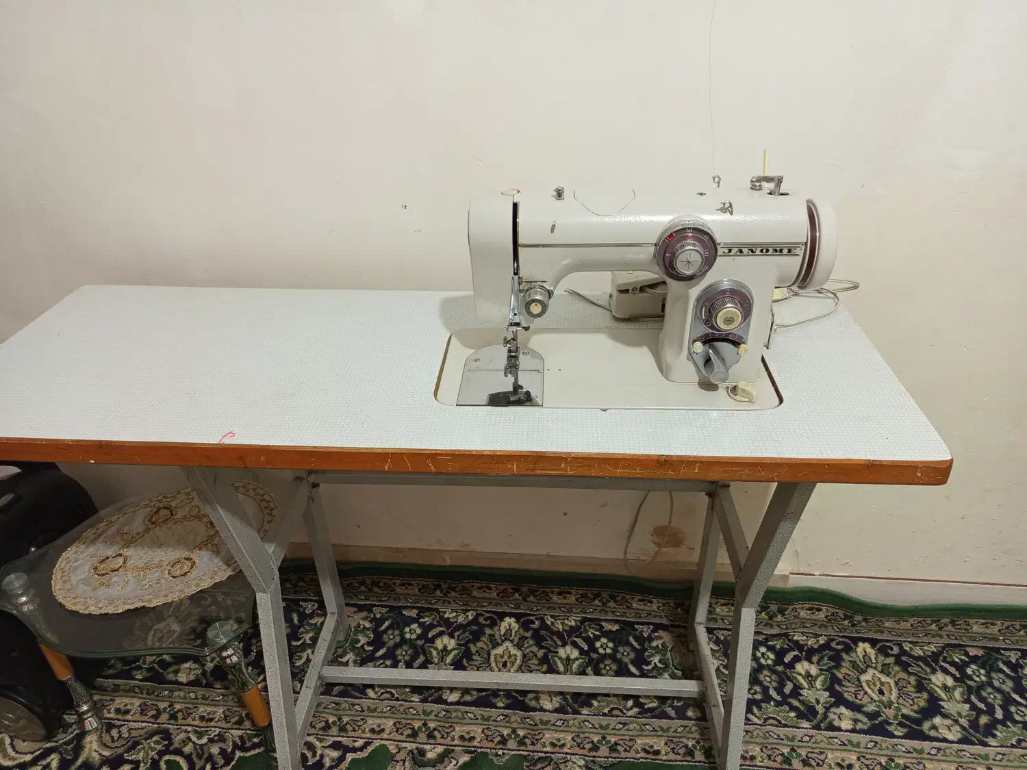 چرخ خیاطی ژانومه|چرخ خیاطی و ریسندگی|بروجرد, |دیوار