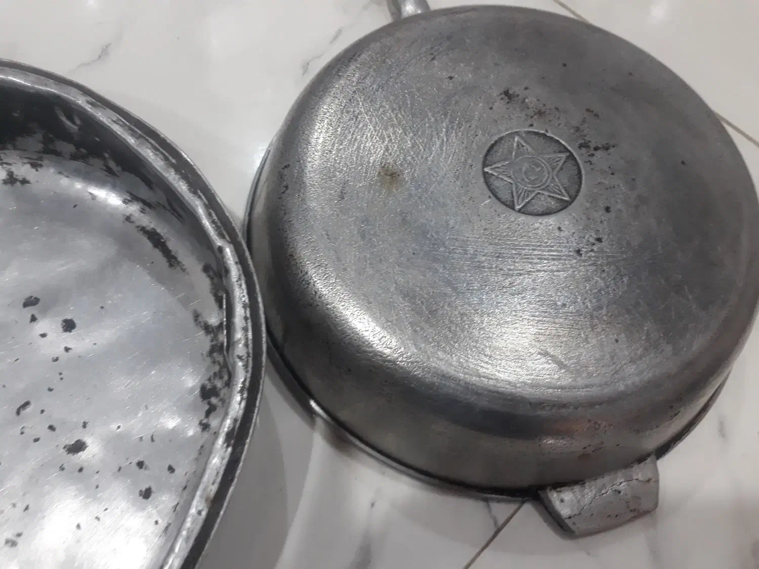 سه عدد ماهیتابه با دو قابلمه روی|ظروف پختوپز|کازرون, |دیوار