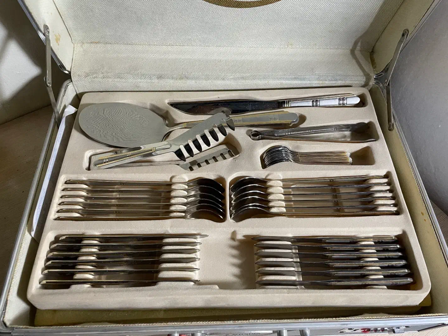 سرویس قاشق چنگال ۱۲۸ پارچه استیل سامسونتی|ظروف سرو و پذیرایی|اصفهان, برازنده|دیوار