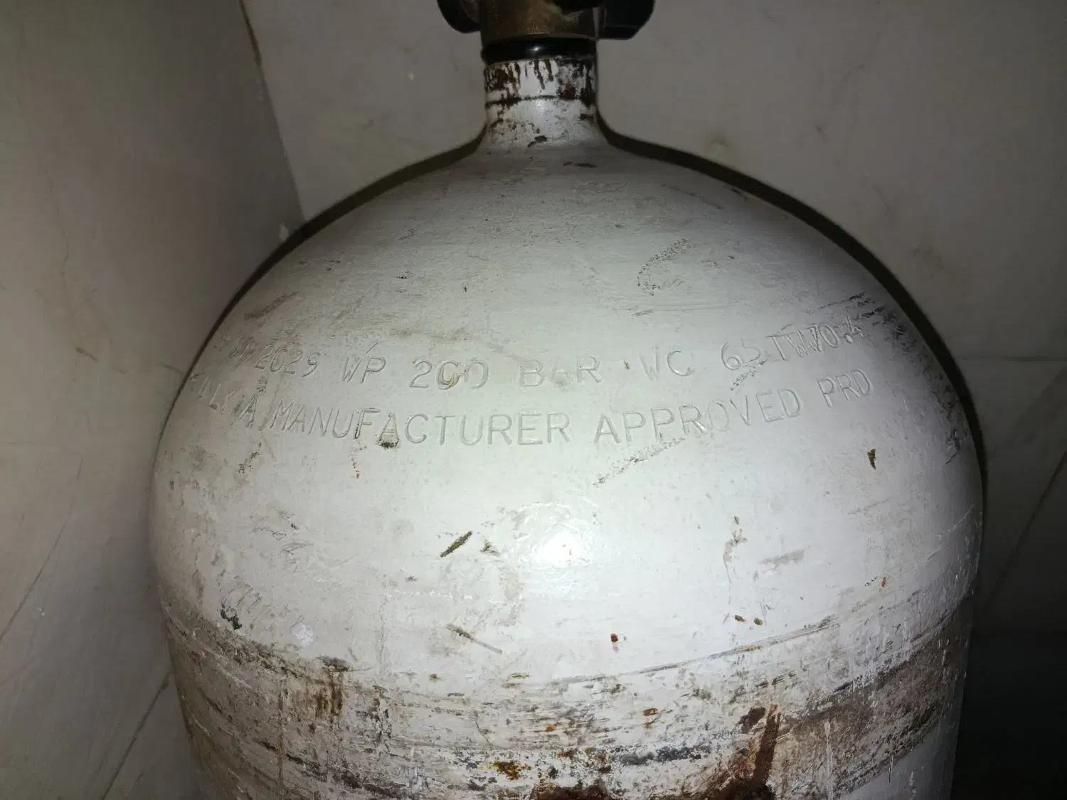 کپسول سی ان جی پراید|قطعات یدکی و لوازم جانبی|شیراز, کوشک میدان|دیوار