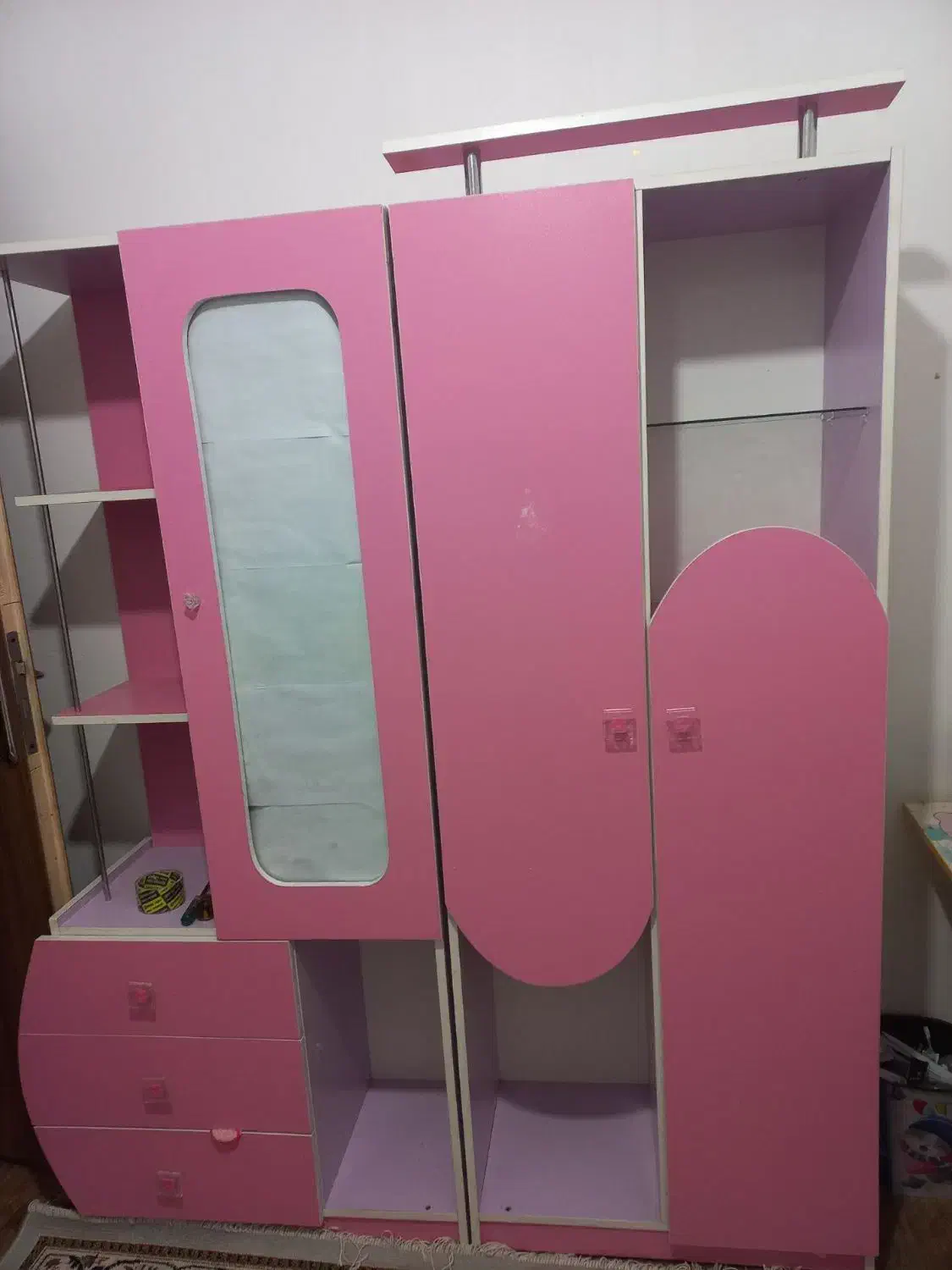 کمد لباس بچه گانه وماشین شارژی تمیز و کم کار|جاکفشی، کمد، دراور|تربتحیدریه, حسنی بالا|دیوار