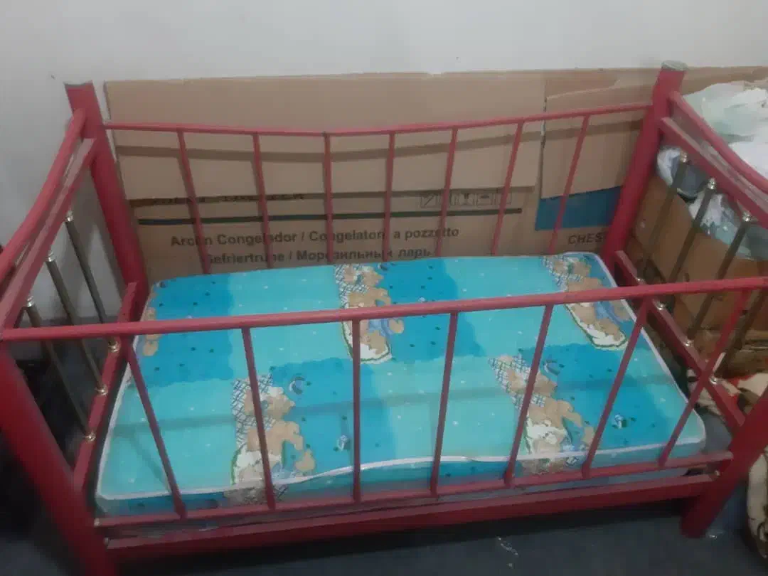 تخت خواب فلزی کودک بهمراه تشک خوشخواب نو|تخت و سرویس خواب|رامهرمز, |دیوار