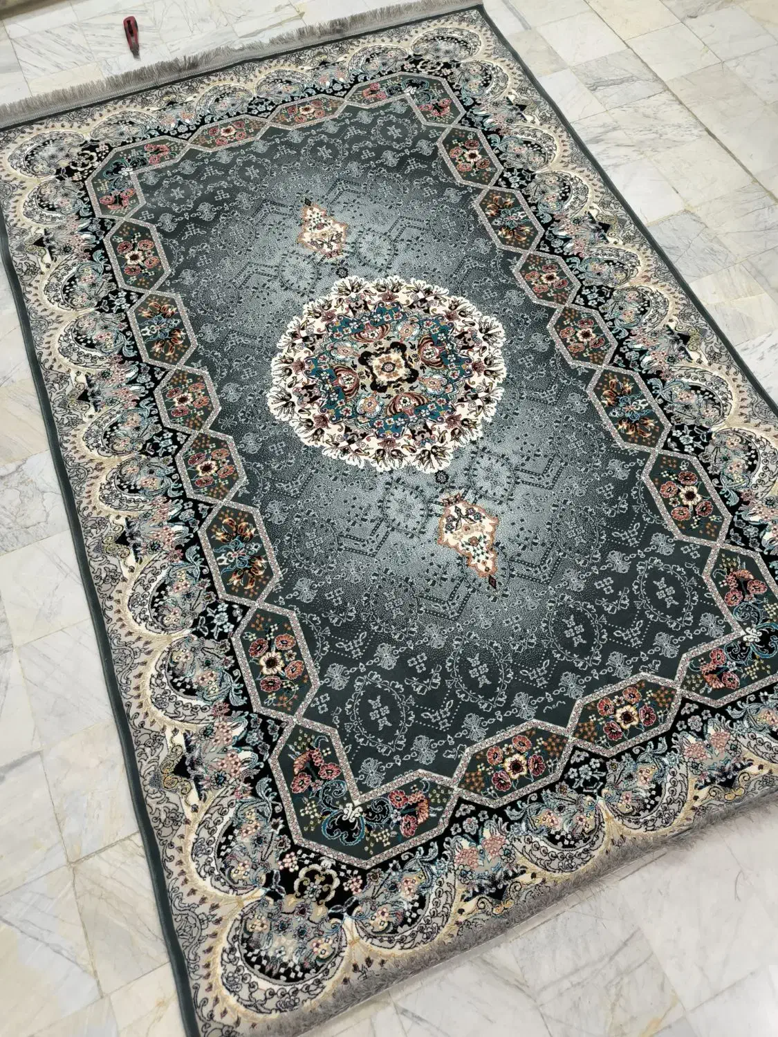 قالیچه ۴ متری ۷۰۰ شانه اصلی|فرش|قم, نیروگاه|دیوار