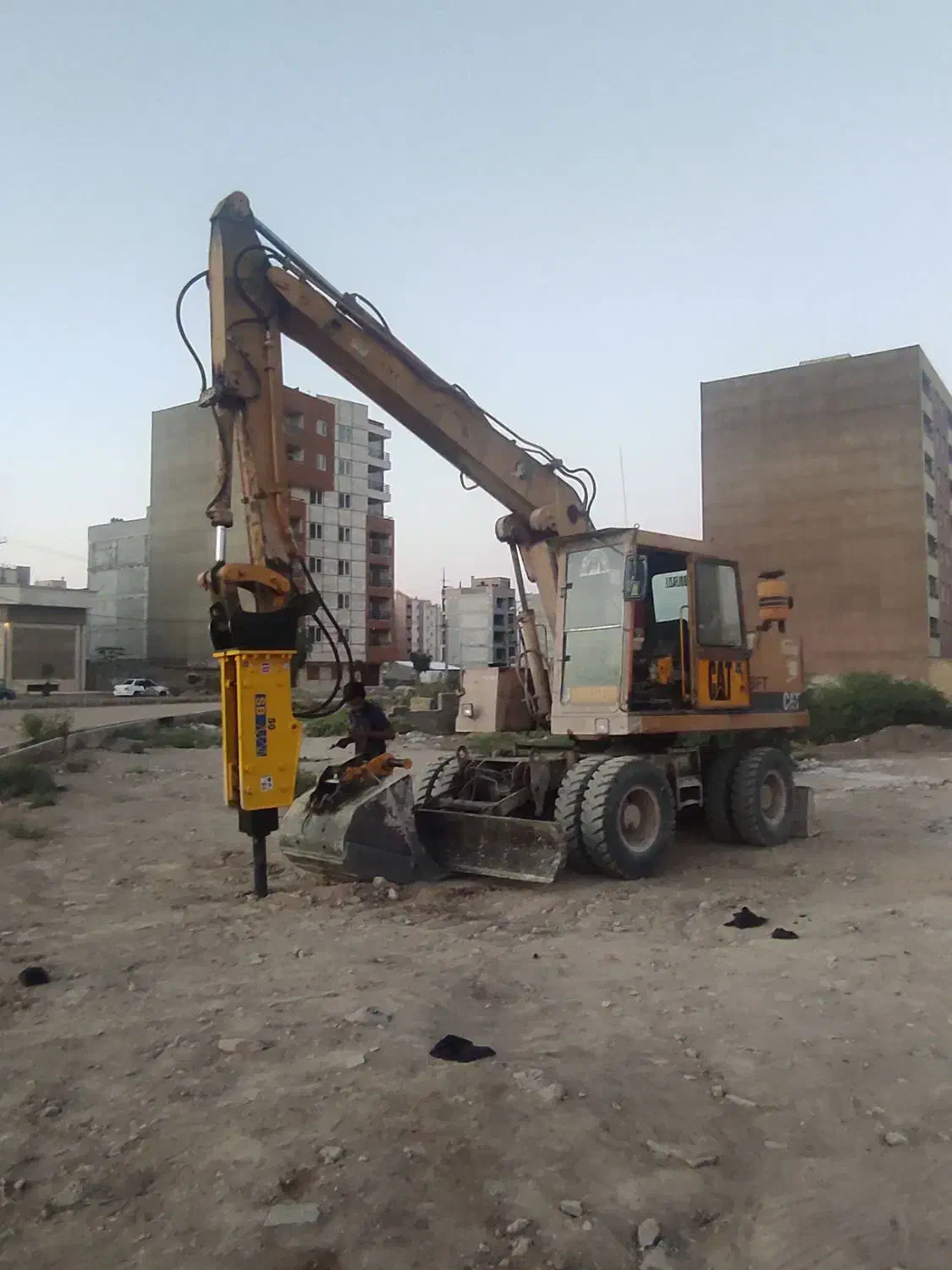 اجرای عملیات خاکبرداری و گودبرداری و شفته|خدمات پیشه و مهارت|کرمان, |دیوار