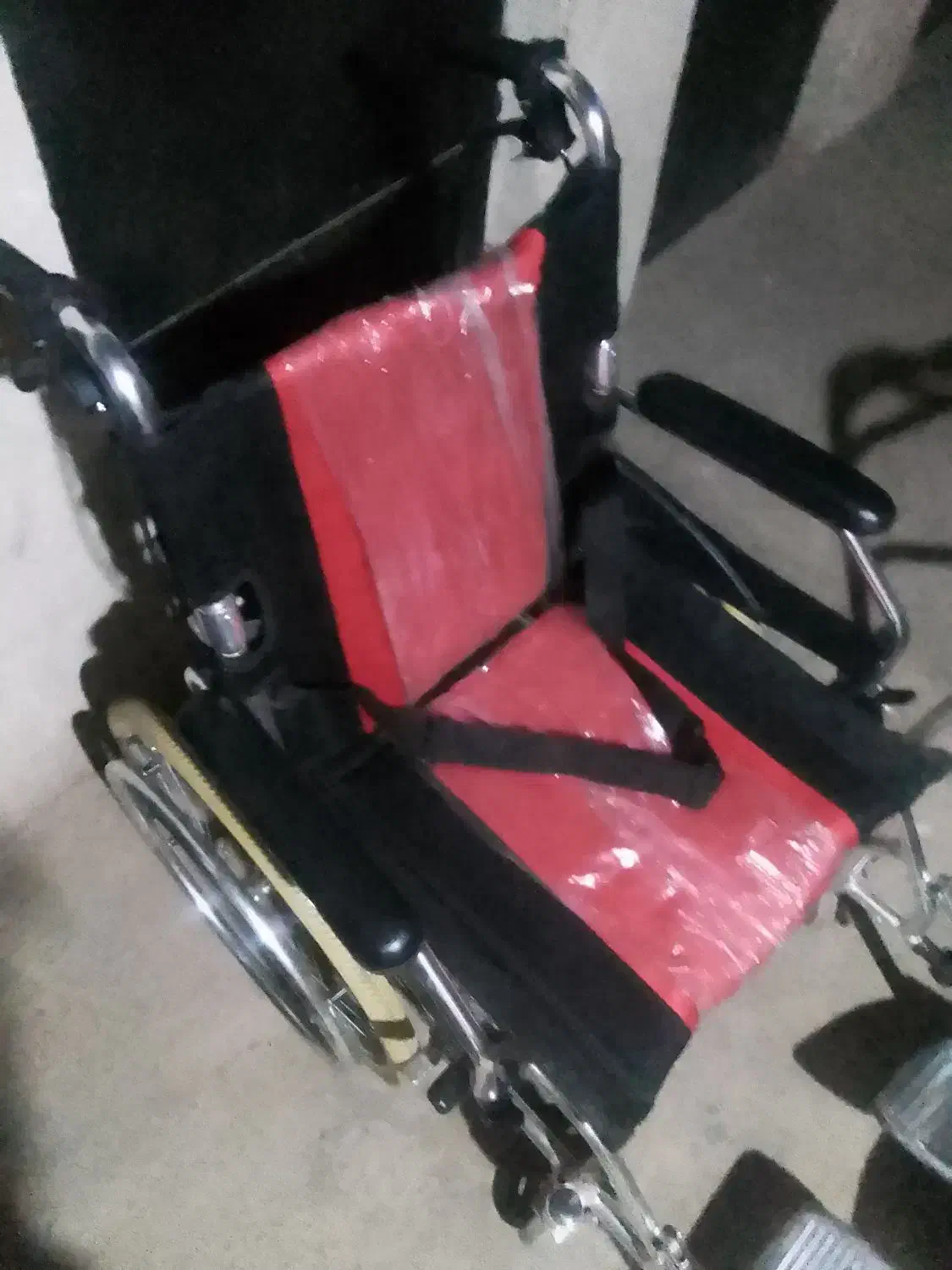 یک عدد ویلچر با وسایل کامل|آرایشی، بهداشتی، درمانی|هشتگرد, شهرک ایران خودرو|دیوار