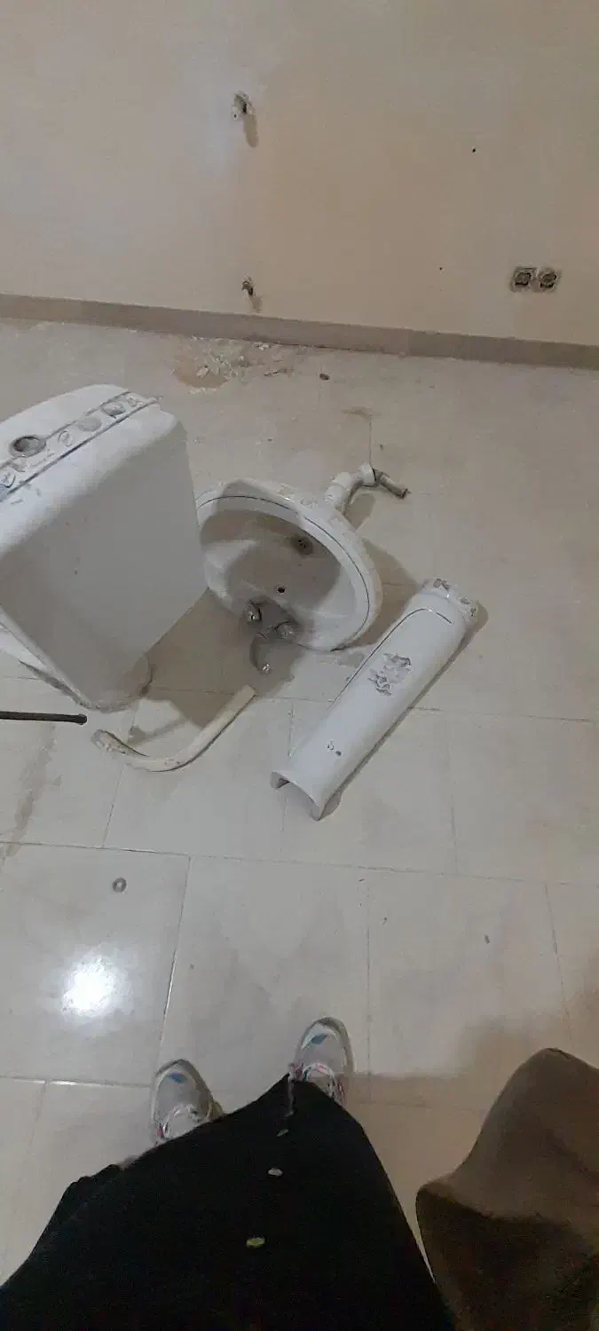 فرنگی و روشویی|لوازم سرویس بهداشتی|صدرا-فارس, فاز ۲|دیوار