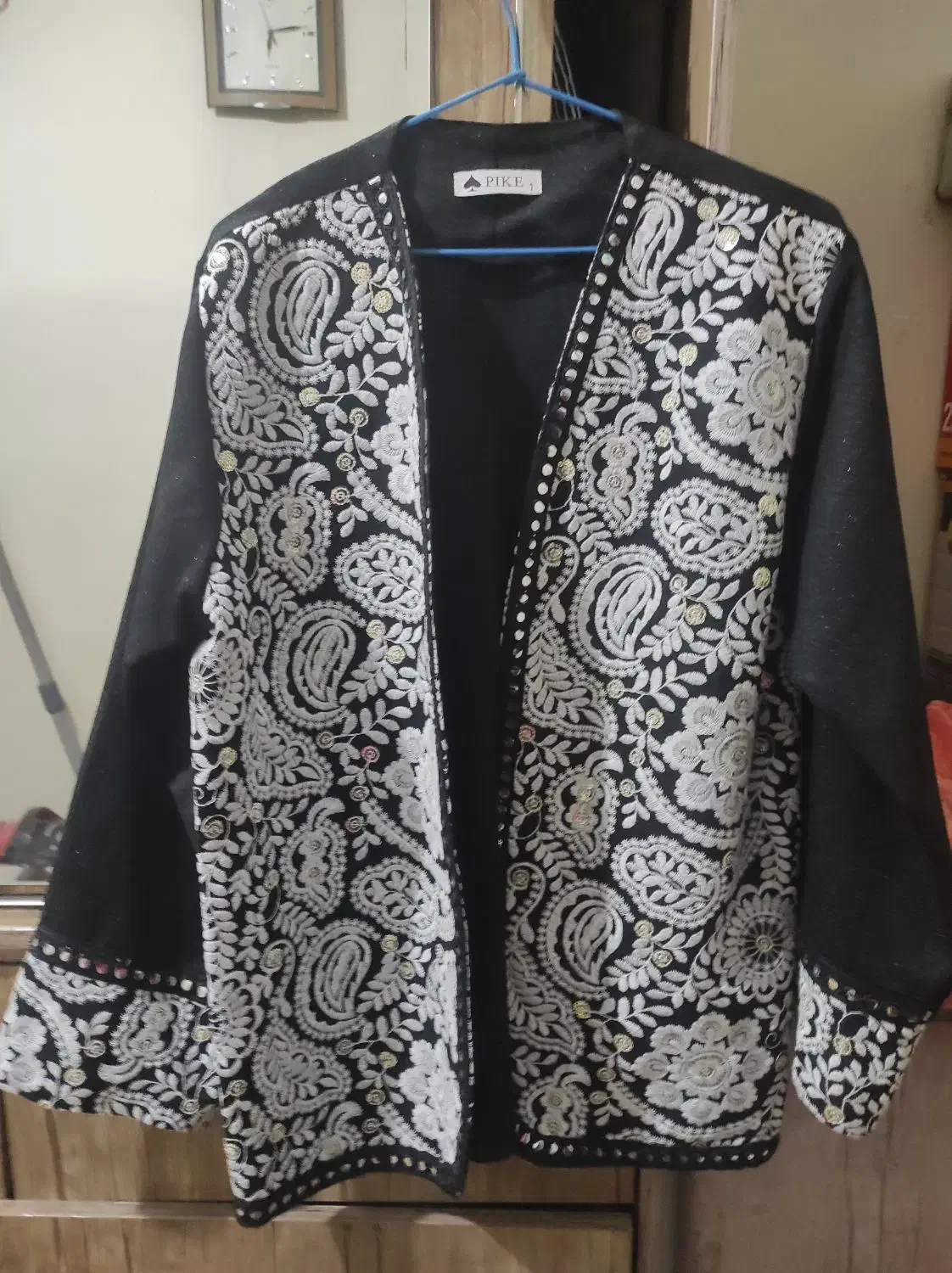 کت مجلسی|لباس|تهران, مینابی|دیوار