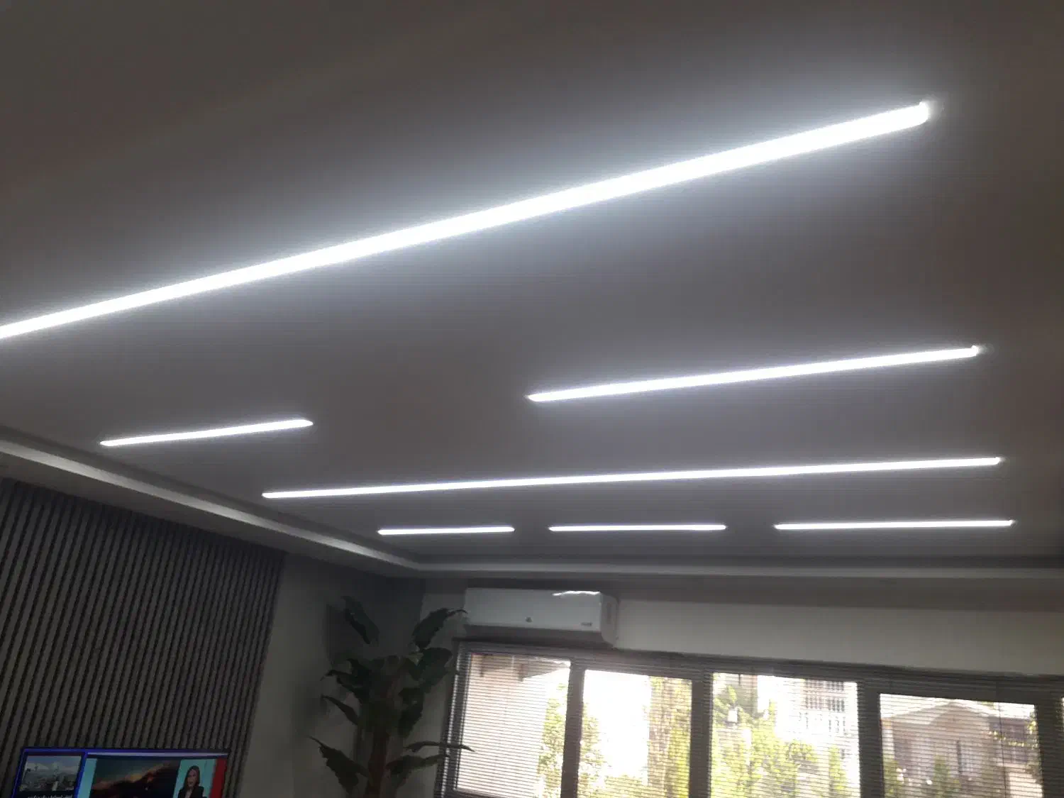 لاین نوری+ نصب لوستر +نصب ایفون +برق کاری ساختمان|خدمات پیشه و مهارت|چمستان, |دیوار