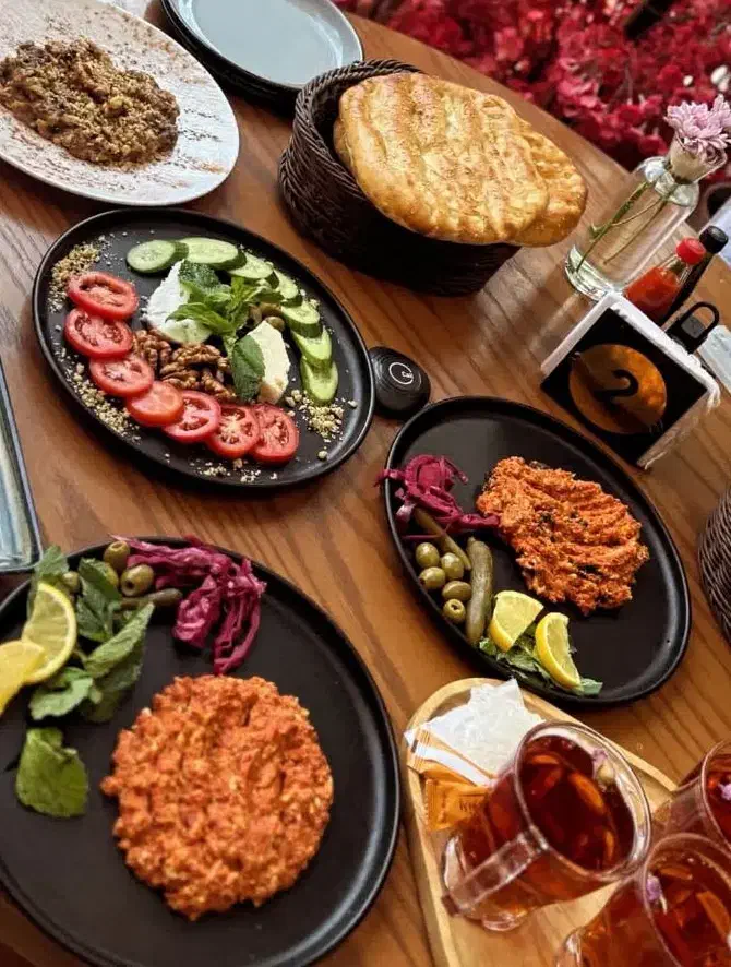 سالن کار کافه سنتی|استخدام خدمات فروشگاه و رستوران|تبریز, |دیوار