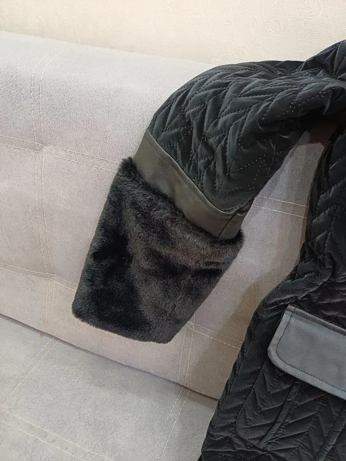 پالتو برند کوچی و‌کاپشن|لباس|قدس, شهر‌قدس|دیوار