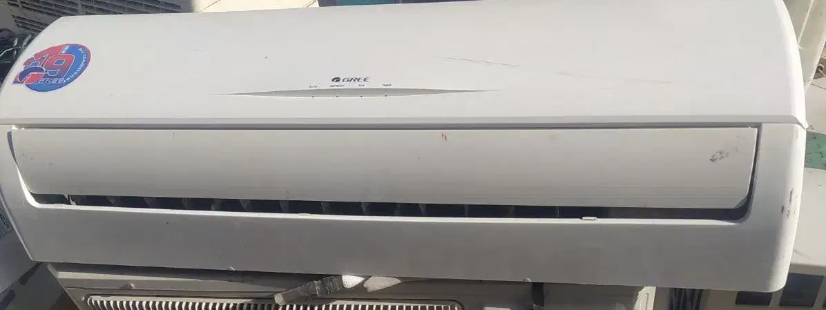 دو دستگاه اسپیلت ۳۰ گری و ۲۷ الجی|کولر گازی و فن‌کوئل|بم, |دیوار