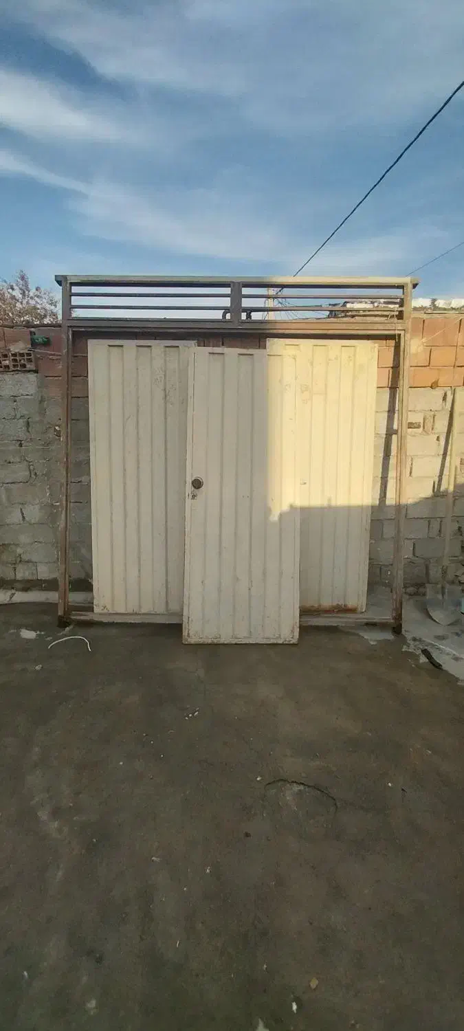 یک درب پارکینگ سه لنگه|مصالح و تجهیزات ساختمان|اردبیل, |دیوار