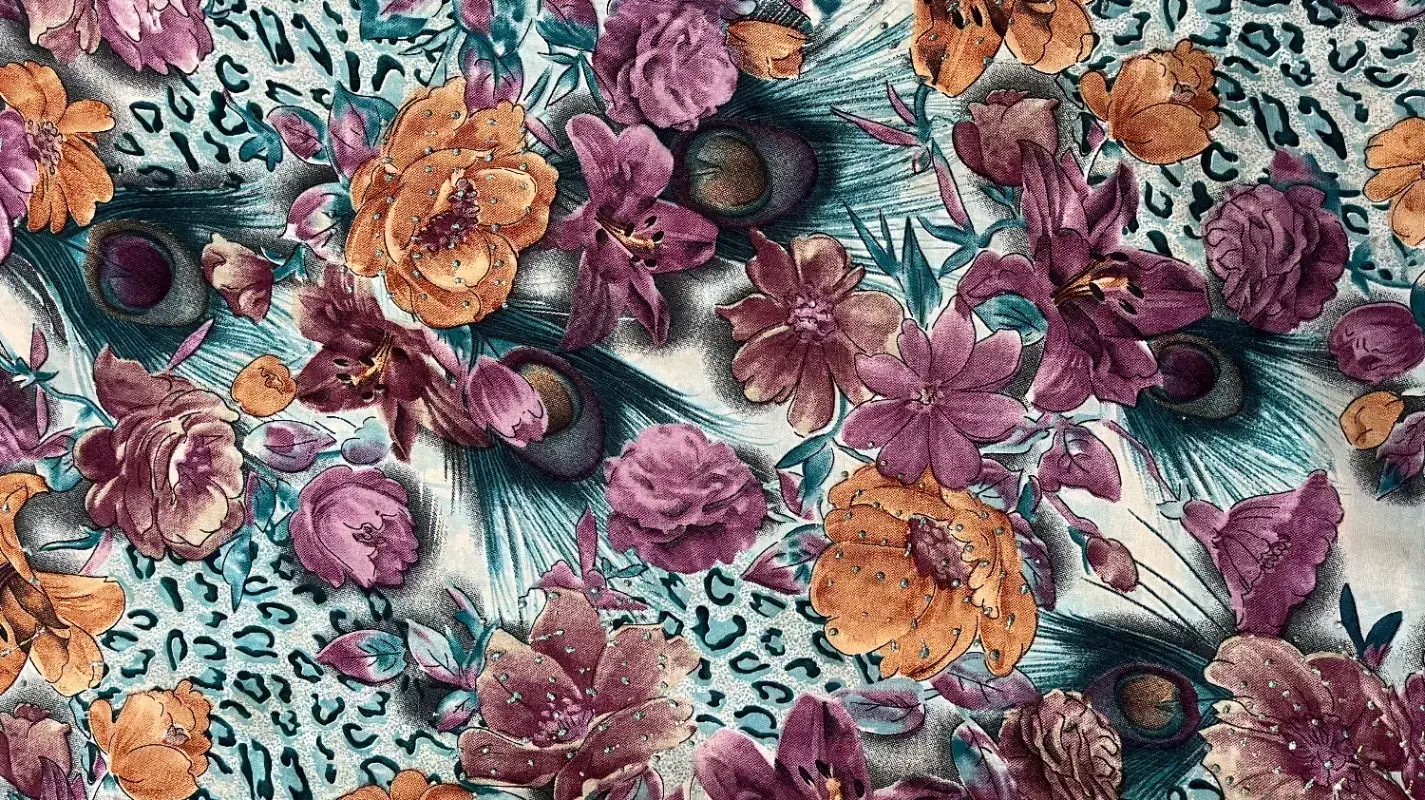 تعدادی چادر دوخته شده قد ۱۷۰ درحدنو|لباس|تبریز, |دیوار