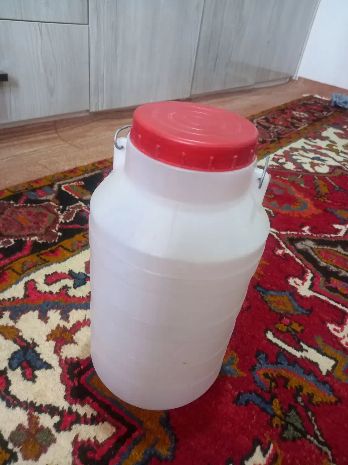 دبه خالی و نو|ظروف نگهدارنده، پلاستیکی، یکبارمصرف|تبریز, |دیوار