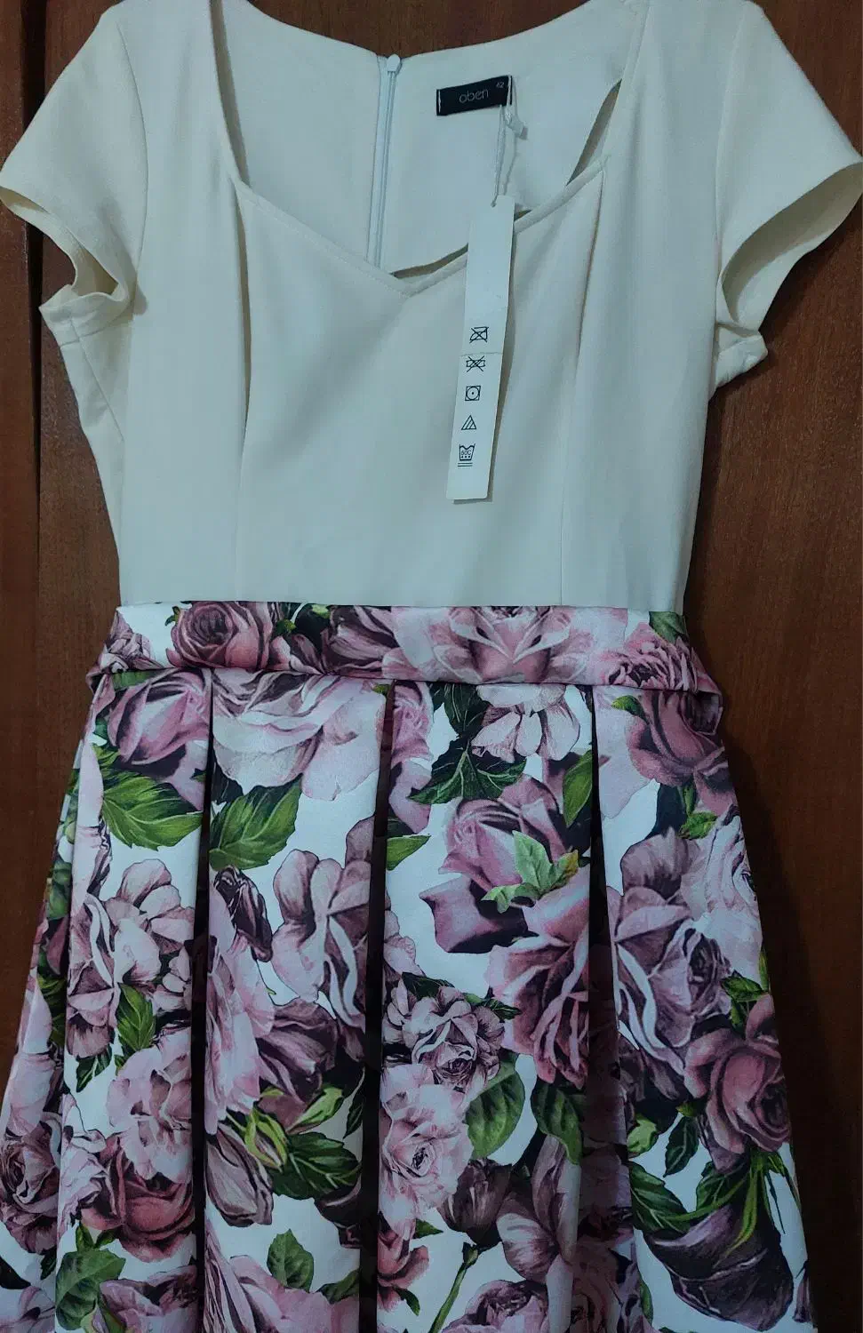 پیراهن مجلسی|لباس|دماوند, دماوند|دیوار