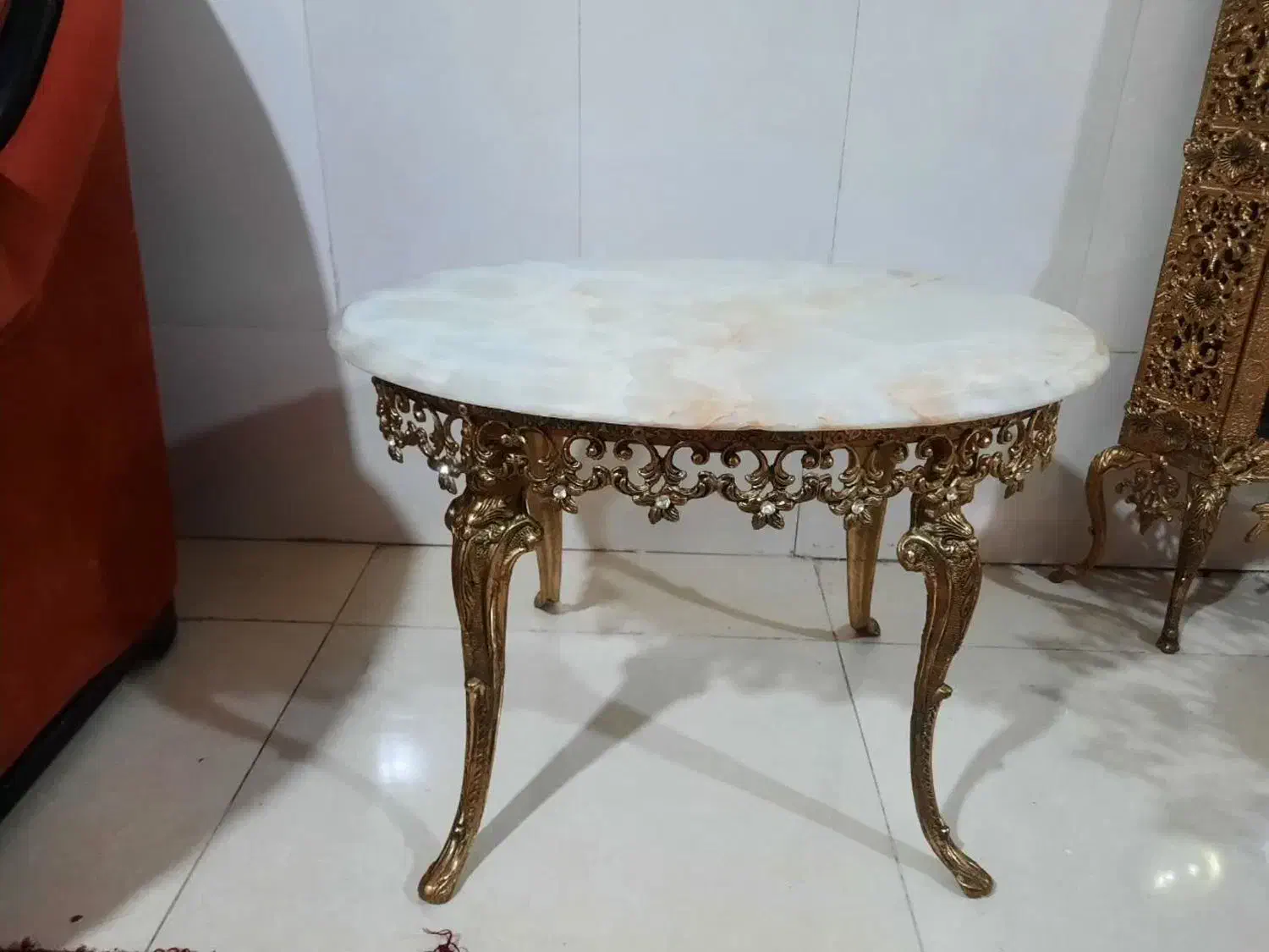 یک میزعسلی بزرگ برنز بادوعسلی کوچک|مبلمان خانگی و میز عسلی|اراک, |دیوار