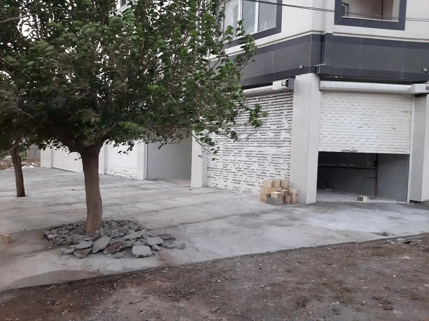 اجاره دو باب مغازه خیابان پادگان|اجارهٔ مغازه و غرفه|منجیل, |دیوار