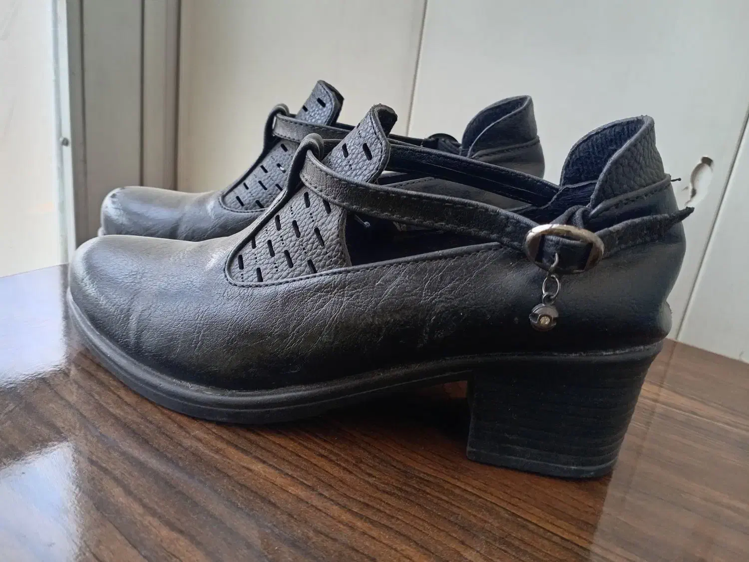 کفش|کیف، کفش، کمربند|بیرجند, |دیوار